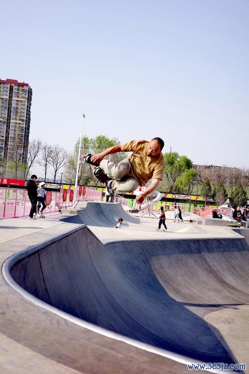 长三角轮滑球高手杭州献上“跨年激战”