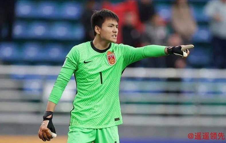 U23国门李昊回应晋级亚洲杯4强：计划有变，继续向前；队友晒门神图，快过年了给你贴上