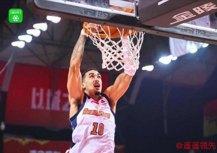 超级外援！奎因狂轰42+7+8创加盟新高 率广东大胜升联赛第二